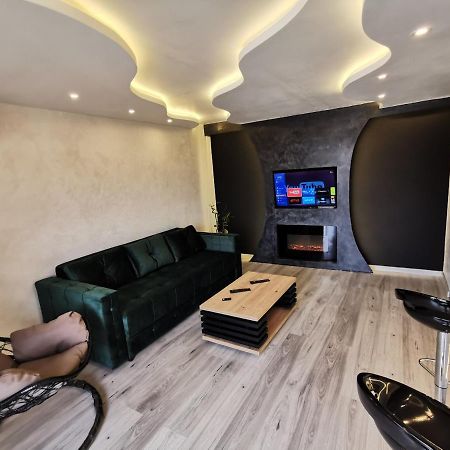 Brend New Luxurious Apartment In Downtown With Free Parking Novi Sad Exterior photo