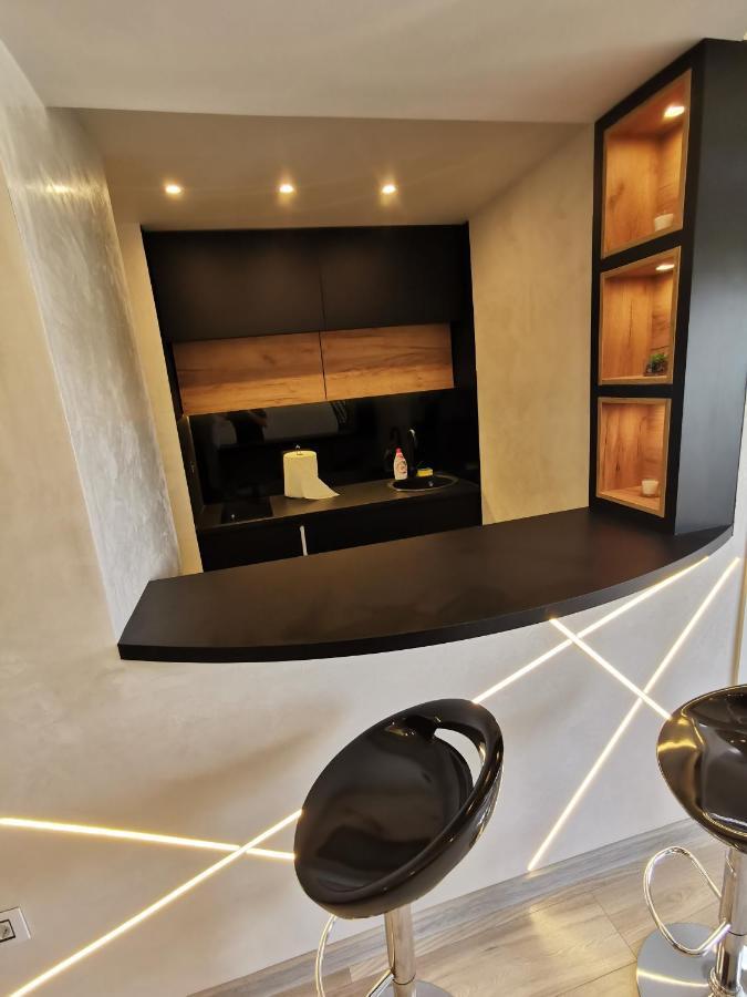 Brend New Luxurious Apartment In Downtown With Free Parking Novi Sad Exterior photo