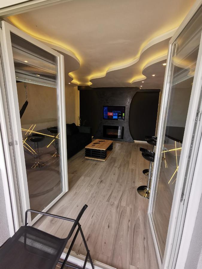 Brend New Luxurious Apartment In Downtown With Free Parking Novi Sad Exterior photo