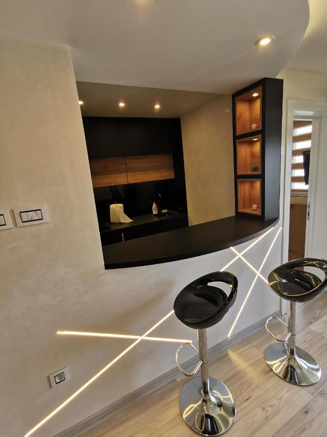 Brend New Luxurious Apartment In Downtown With Free Parking Novi Sad Exterior photo